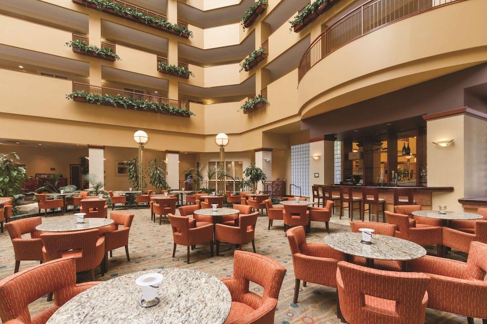 Embassy Suites By Hilton Portland Airport Экстерьер фото