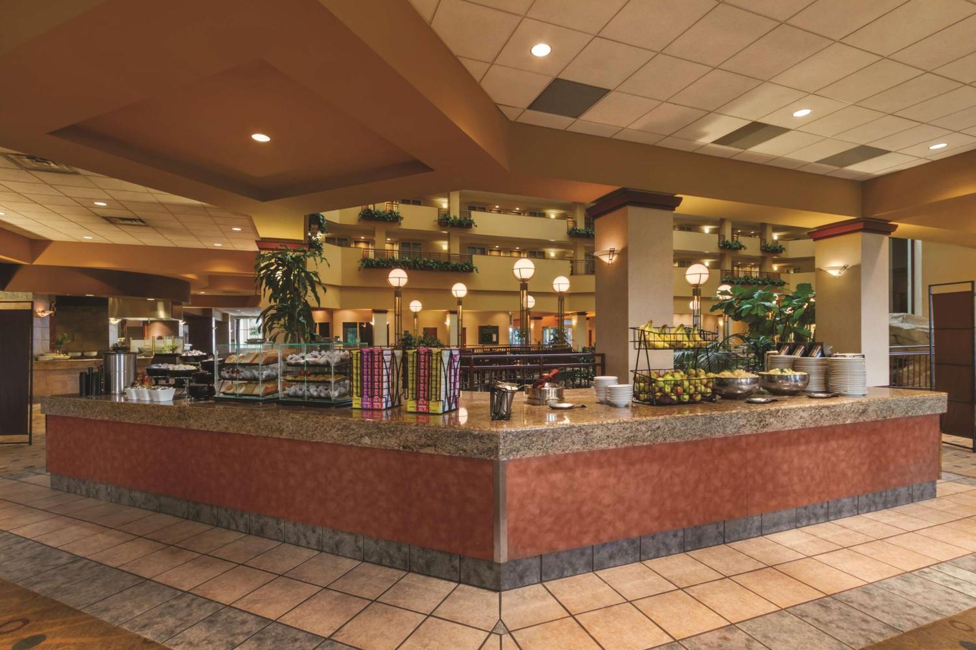 Embassy Suites By Hilton Portland Airport Экстерьер фото